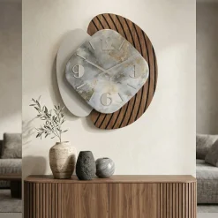 Orologi Da Parete Moderni-Selezionato da Mazzolaluce Orologio da parete design particolate resina effetto marmo dettagli argento
