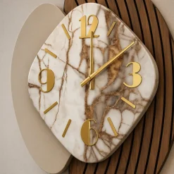 Orologi Da Parete Moderni-Selezionato da Mazzolaluce Orologio da parete design particolare effetto marmorizzato beige dettagli foglia oro