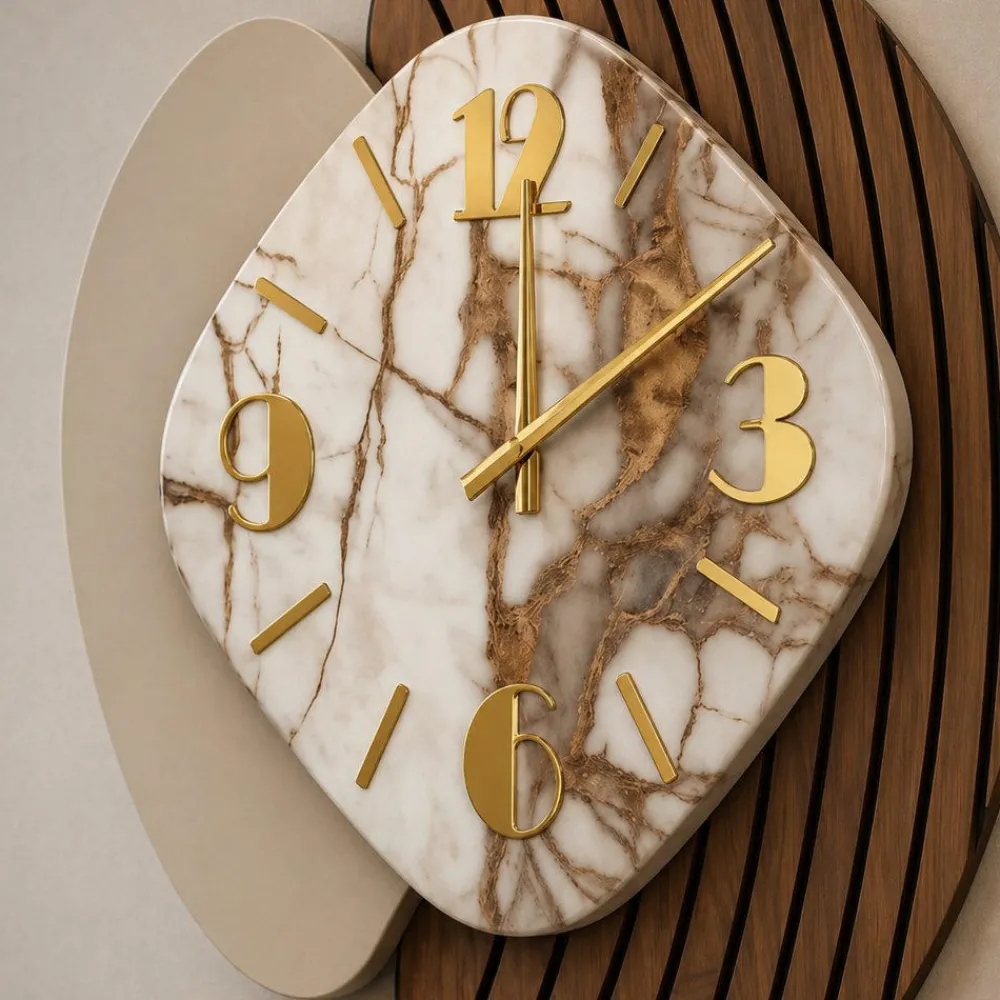 Orologi Da Parete Moderni-Selezionato da Mazzolaluce Orologio da parete design particolare effetto marmorizzato beige dettagli foglia oro
