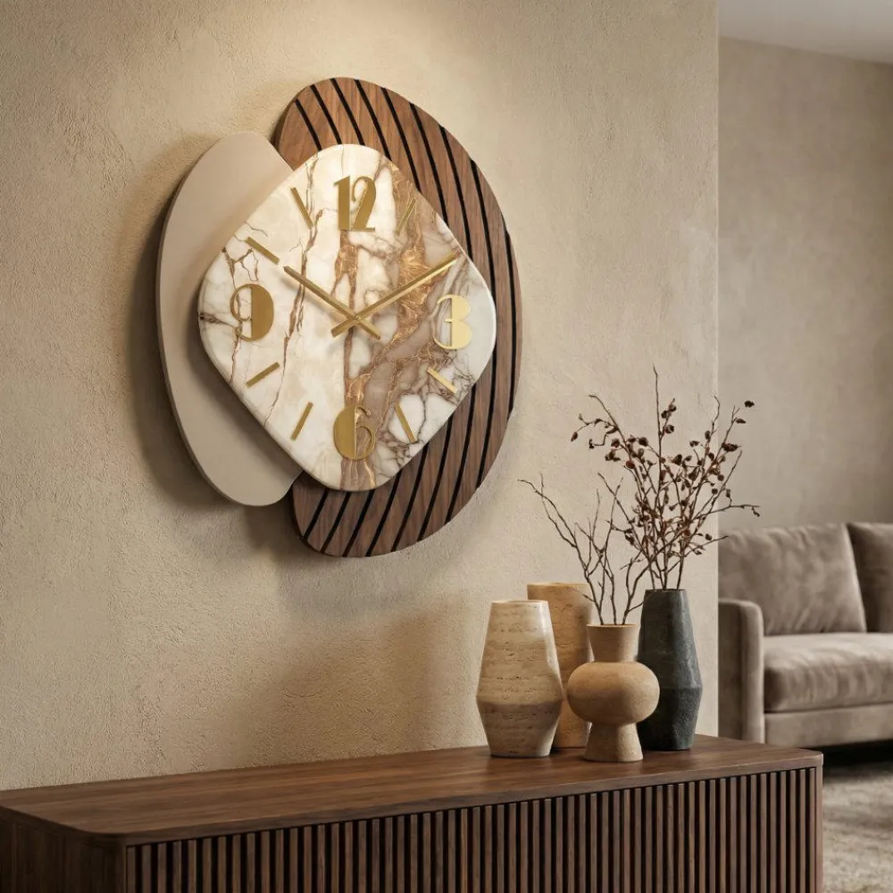 Orologi Da Parete Moderni-Selezionato da Mazzolaluce Orologio da parete design particolare effetto marmorizzato beige dettagli foglia oro
