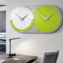Orologi Da Parete Moderni-Selezionato da Mazzolaluce Orologio da parete fusi orari 2 verde mela grigio e bianco in legno