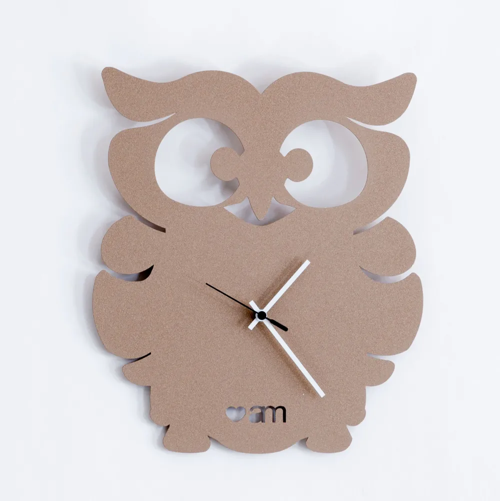 Orologi Da Parete Moderni-Selezionato da Mazzolaluce Orologio da parete gufino metallo beige moderno per cucina