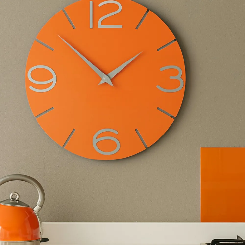 Orologi Da Parete Moderni-Selezionato da Mazzolaluce Orologio da parete legno arancione design moderno