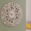 Orologi Da Parete Moderni-Selezionato da Mazzolaluce Orologio da parete legno rosa traforato rotondo