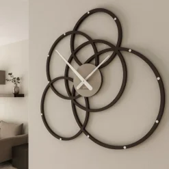 Orologi Da Parete Moderni-Selezionato da Mazzolaluce Orologio da parete moderno cioccolato e tortora