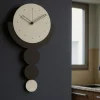 Orologi Da Parete Moderni-Selezionato da Mazzolaluce Orologio da parete moderno con pendolo avorio e nero