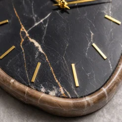 Orologi Da Parete Moderni-Selezionato da Mazzolaluce Orologio da parete moderno effetto marmo scuro dettagli foglia oro
