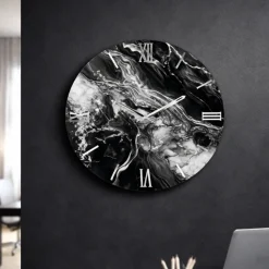 Orologi Da Parete Moderni-Selezionato da Mazzolaluce Orologio da parete moderno effetto marmo numeri romani argento 40cm