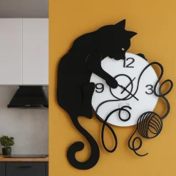 Orologi Da Parete Moderni-Selezionato da Mazzolaluce Orologio da parete moderno gatto gomitolo nero bianco