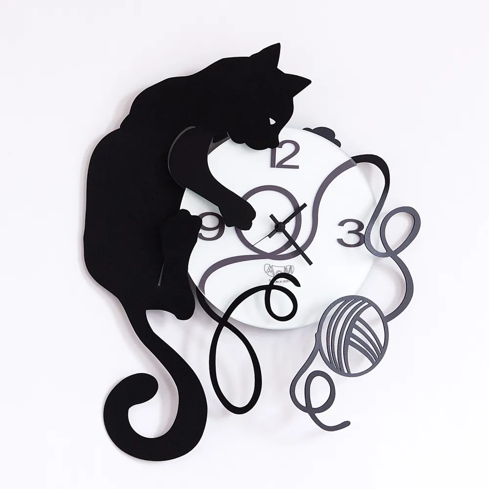 Orologi Da Parete Moderni-Selezionato da Mazzolaluce Orologio da parete moderno gatto gomitolo nero bianco