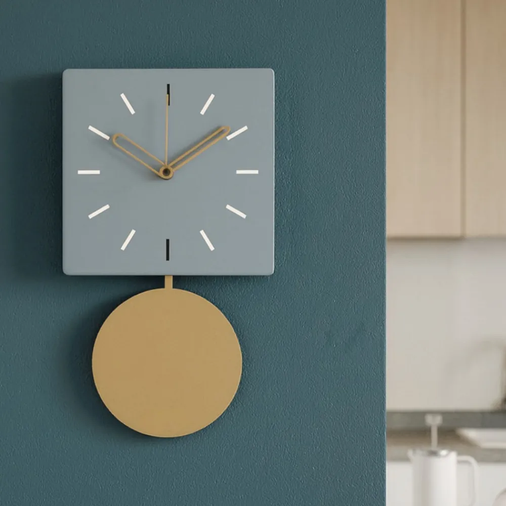 Orologi Da Parete Moderni-Selezionato da Mazzolaluce Orologio da parete moderno quadrato verde pendolo dorato