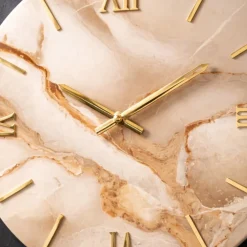 Orologi Da Parete Moderni-Selezionato da Mazzolaluce Orologio da parete moderno rotondo effetto marmo dettagli oro 100cm