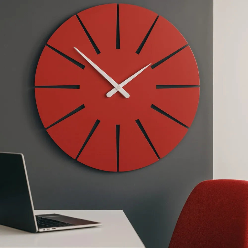 Orologi Da Parete Moderni-Selezionato da Mazzolaluce Orologio da parete moderno rotondo rosso rubino in legno