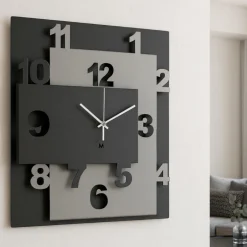 Orologi Da Parete Moderni-Selezionato da Mazzolaluce Orologio da parete quadrato moderno nero e fango