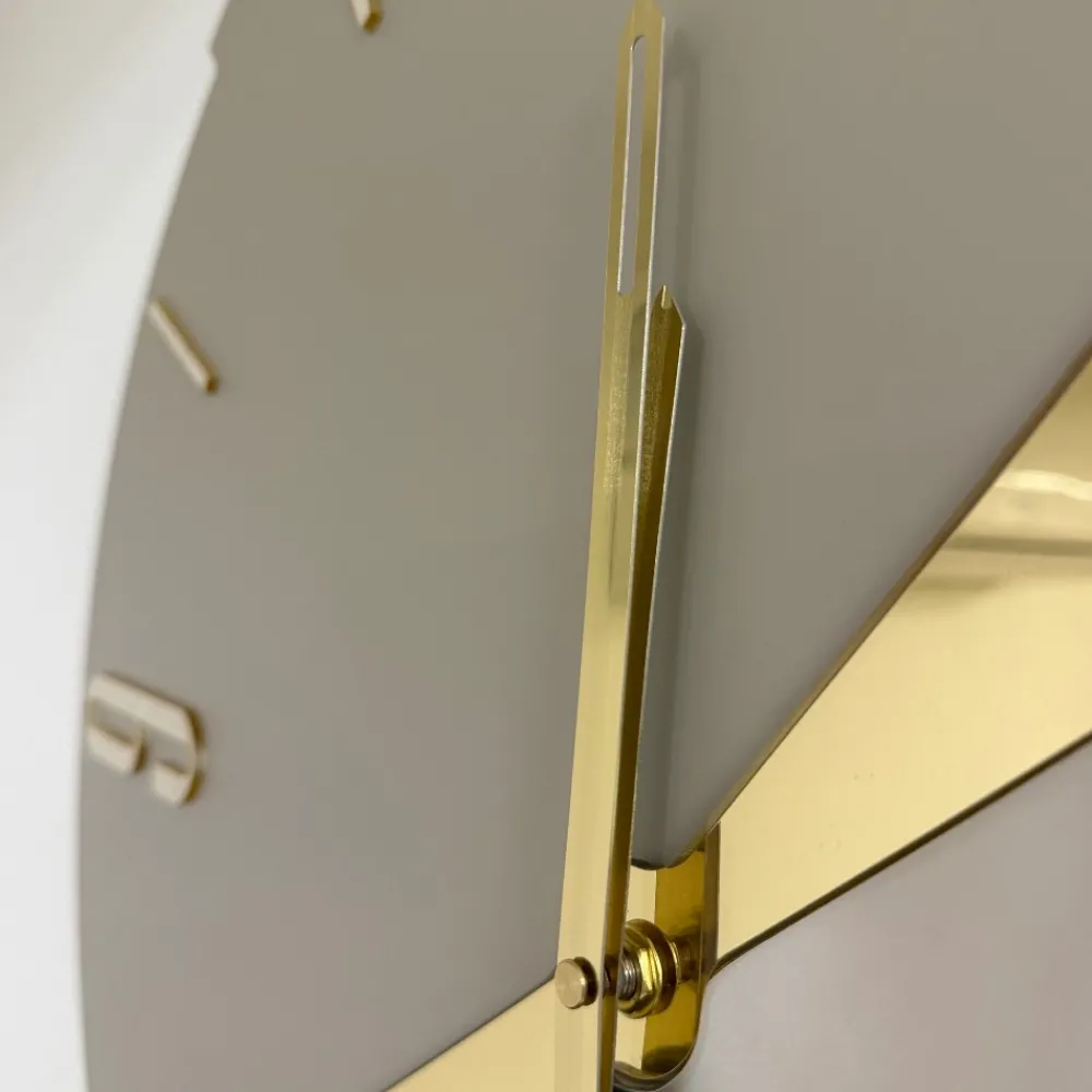 Orologi Da Parete Moderni-Selezionato da Mazzolaluce Orologio da parete rotondo 60 cm design contemporaneo