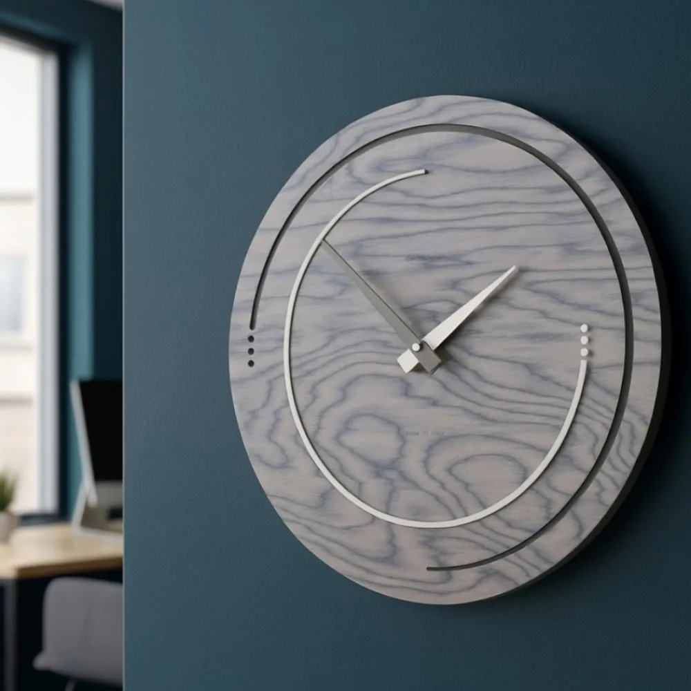Orologi Da Parete Moderni-Selezionato da Mazzolaluce Orologio in legno moderno design rotondo grigio