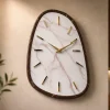 Orologi Da Parete Moderni-Selezionato da Mazzolaluce Orologio moderno a parete effetto marmo chiaro dettagli foglia oro