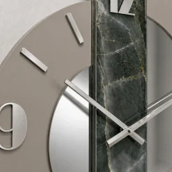 Orologi Da Parete Moderni-Selezionato da Mazzolaluce Orologio moderno a parete resina effetto marmo grigio dettagli argento