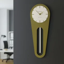 Orologi Da Parete Moderni-Selezionato da Mazzolaluce Orologio moderno a pendolo da parete legno verde oliva