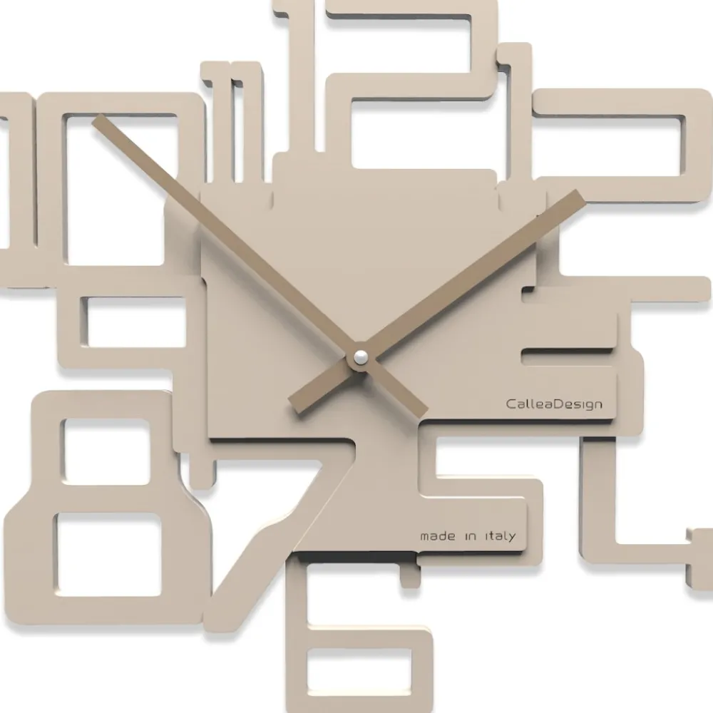 Orologi Da Parete Moderni-Selezionato da Mazzolaluce Orologio moderno da parete legno colore sabbia