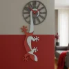 Orologi Da Parete Moderni-Selezionato da Mazzolaluce Orologio moderno da parete legno grigio rosso rubino