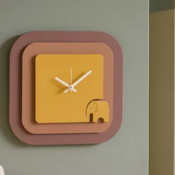 Orologi Da Parete Moderni-Selezionato da Mazzolaluce Orologio moderno da parete quadrato color viola mousse e ocra con elefantino