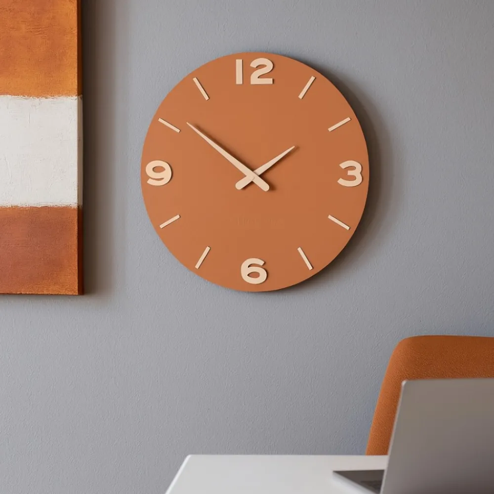 Orologi Da Parete Moderni-Selezionato da Mazzolaluce Orologio moderno da parete smarty legno colore terracotta