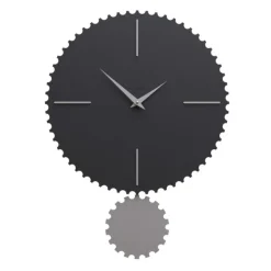 Orologi Da Parete Moderni-Selezionato da Mazzolaluce Orologio nero da parete con pendolo moderno in legno