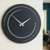 Orologi Da Parete Moderni-Selezionato da Mazzolaluce Orologio nero da parete legno rotondo moderno 46cm