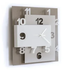 Orologi Da Parete Moderni-Selezionato da Mazzolaluce Orologio quadrato da parete bianco beige sabbia moderno