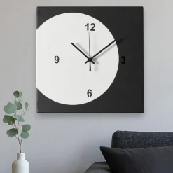 Orologi Da Parete Moderni-Selezionato da Mazzolaluce Orologio quadrato da parete design moderno nero e avorio