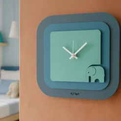 Orologi Da Parete Moderni-Selezionato da Mazzolaluce Orologio quadrato da parete elefantino blu e verde