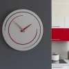 Orologi Da Parete Moderni-Selezionato da Mazzolaluce Orologio rotondo da parete in legno grigio dettagli rosso