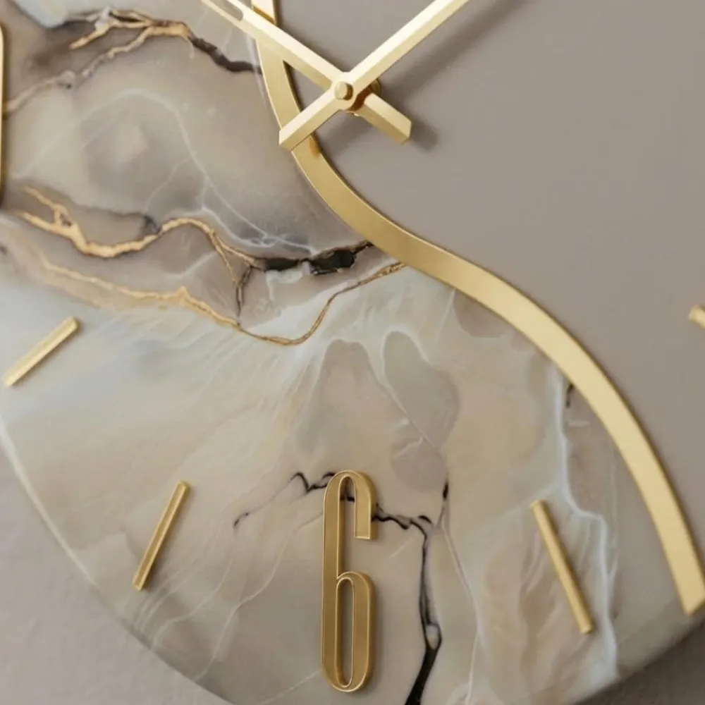 Orologi Da Parete Moderni-Selezionato da Mazzolaluce Orologio rotondo da parete moderno effetto marmo dettagli oro 50cm