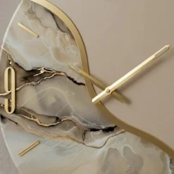 Orologi Da Parete Moderni-Selezionato da Mazzolaluce Orologio rotondo da parete moderno effetto marmo dettagli oro 50cm