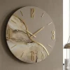 Orologi Da Parete Moderni-Selezionato da Mazzolaluce Orologio rotondo da parete moderno effetto marmo beige dettagli oro 70cm
