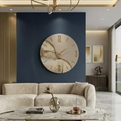 Orologi Da Parete Moderni-Selezionato da Mazzolaluce Orologio rotondo da parete moderno effetto marmo beige dettagli oro 70cm