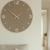 Orologi Da Parete Moderni-Selezionato da Mazzolaluce Orologio rotondo da parete moderno legno colore caffelatte