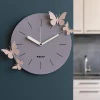 Orologi Da Parete Moderni-Selezionato da Mazzolaluce Orologio rotondo da parete moderno farfalle color gelso