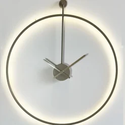 Orologi Da Parete Moderni-Selezionato da Mazzolaluce Orologio rotondo da parete tortora moderno retroilluminato 60cm