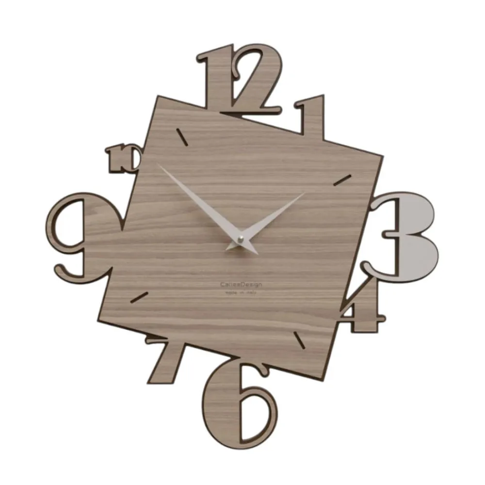 Orologi Da Parete Moderni-Selezionato da Mazzolaluce Orologio squadrato da parete design numeri legno noce e sabbia