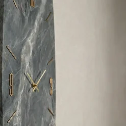 Orologi Da Parete Moderni-Selezionato da Mazzolaluce Orologio verticale 80x150 in resina effetto marmo antracite per salone