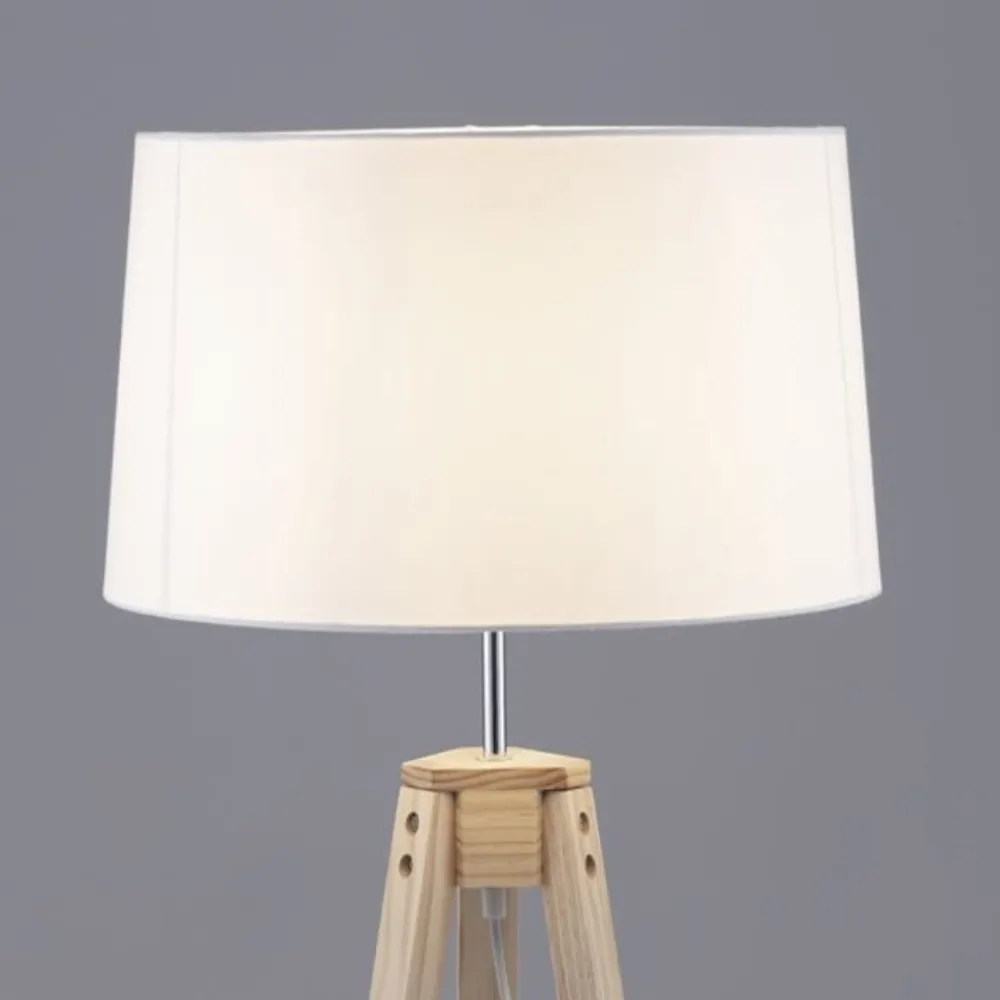 Lampade Da Terra-Selezionato da Mazzolaluce Piantana a tre piedi in legno naturale h145 cm