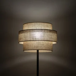 Lampade Da Terra-Selezionato da Mazzolaluce Piantana con paralume in tessuto iuta rustico