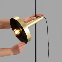 Lampade Da Terra-Selezionato da Mazzolaluce Piantana da terra industriale metallo orientabile nero e oro