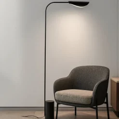 Lampade Da Terra-Selezionato da Mazzolaluce Piantana da terra metallo nero orientabile design moderno