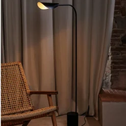 Lampade Da Terra-Selezionato da Mazzolaluce Piantana da terra metallo nero orientabile design moderno