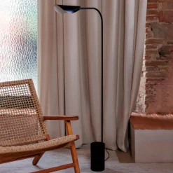 Lampade Da Terra-Selezionato da Mazzolaluce Piantana da terra metallo nero orientabile design moderno