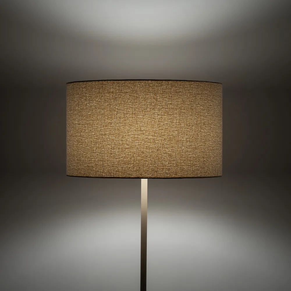 Lampade Da Terra-Selezionato da Mazzolaluce Piantana da terra moderna sabbia con paralume cilindro di tessuto beige