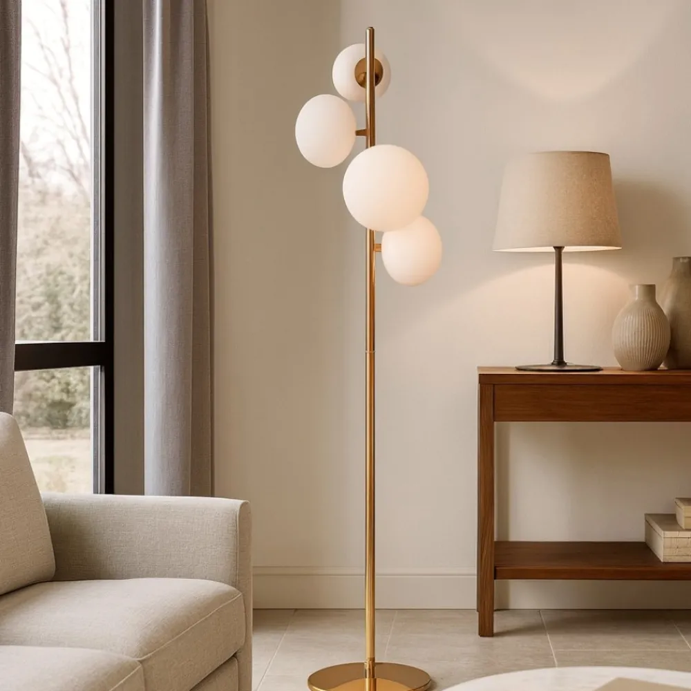 Lampade Da Terra-Selezionato da Mazzolaluce Piantana da terra per salotto metallo oro vetro bianco